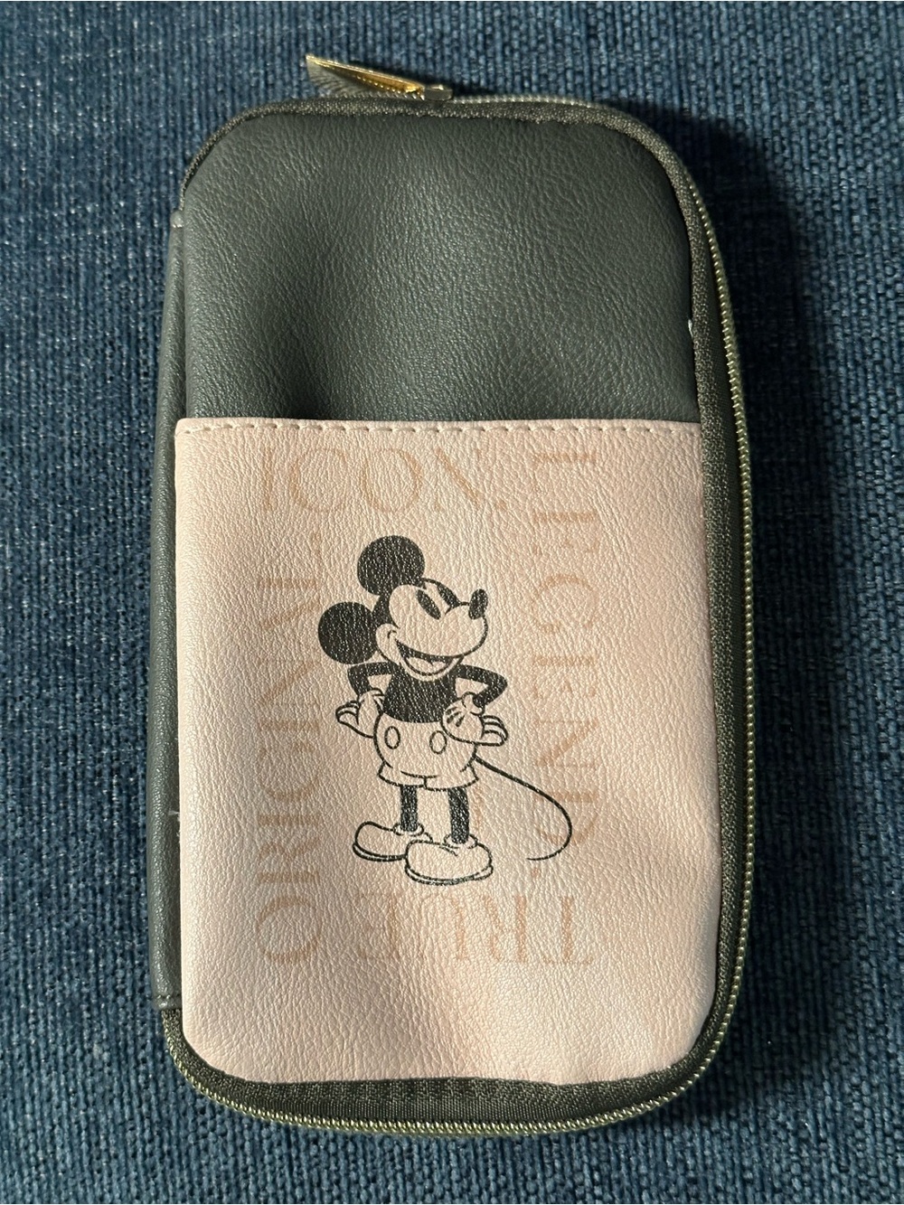 The Happy Planner Disney Mod Mickey Mouse
BANDED ACCESSORY ZIP POUCH